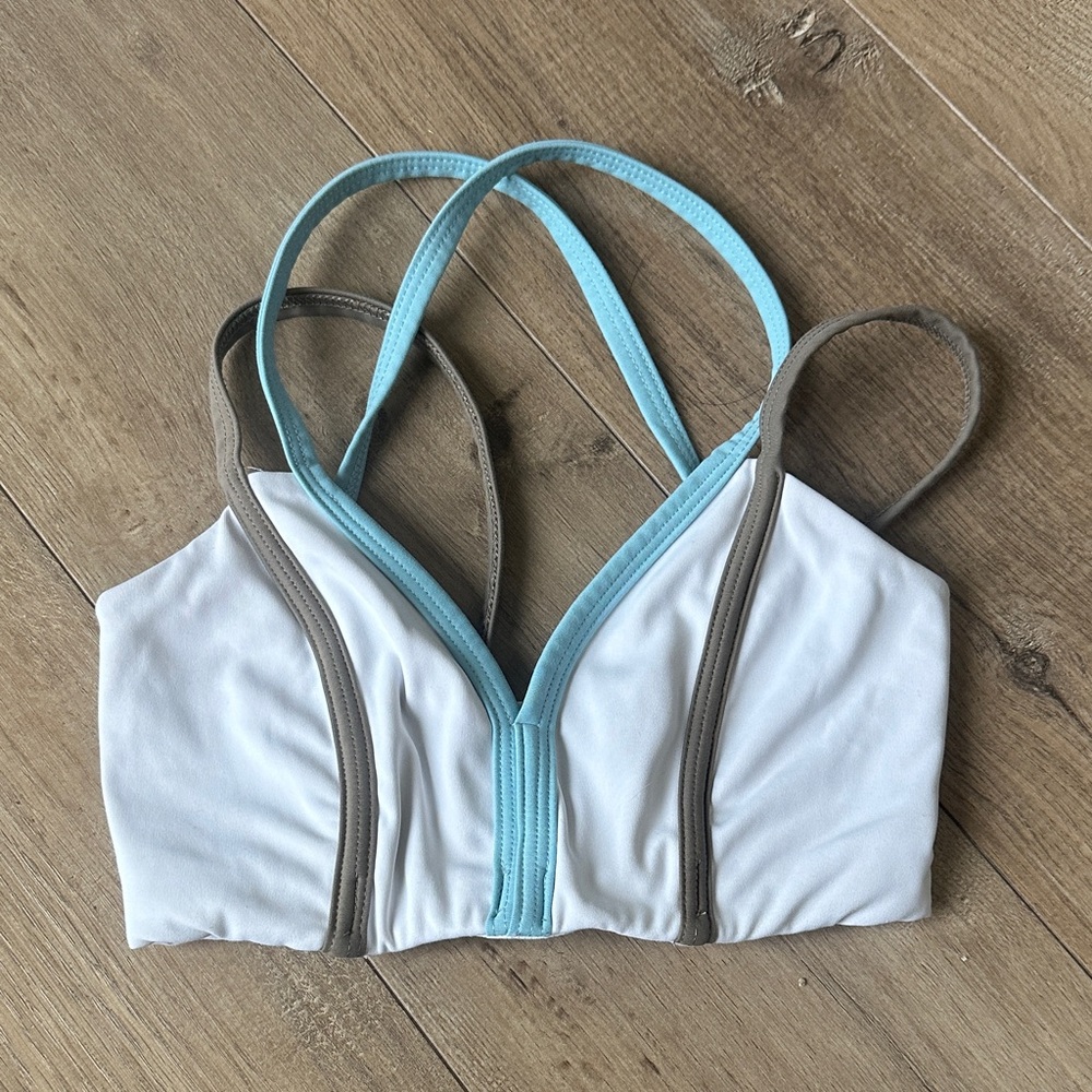 Five the Label White with blue & brown straps YL